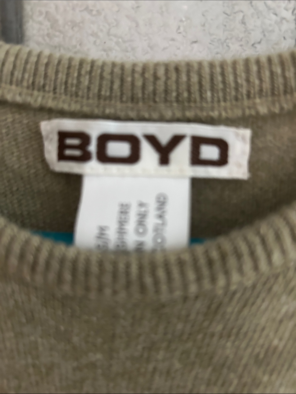 100% cashmere. Boxy Olive Green Knit Top with beige Puff Sleeves - - Picture 2 of 4